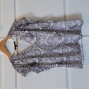 White House Black Market Short Sleeved Blouse Top Medium